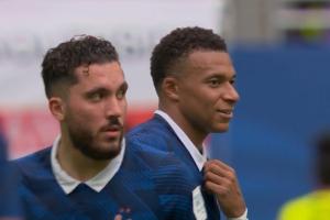 半场不到4-0！姆巴佩尴尬无奈笑了，场边图赫尔振臂庆祝